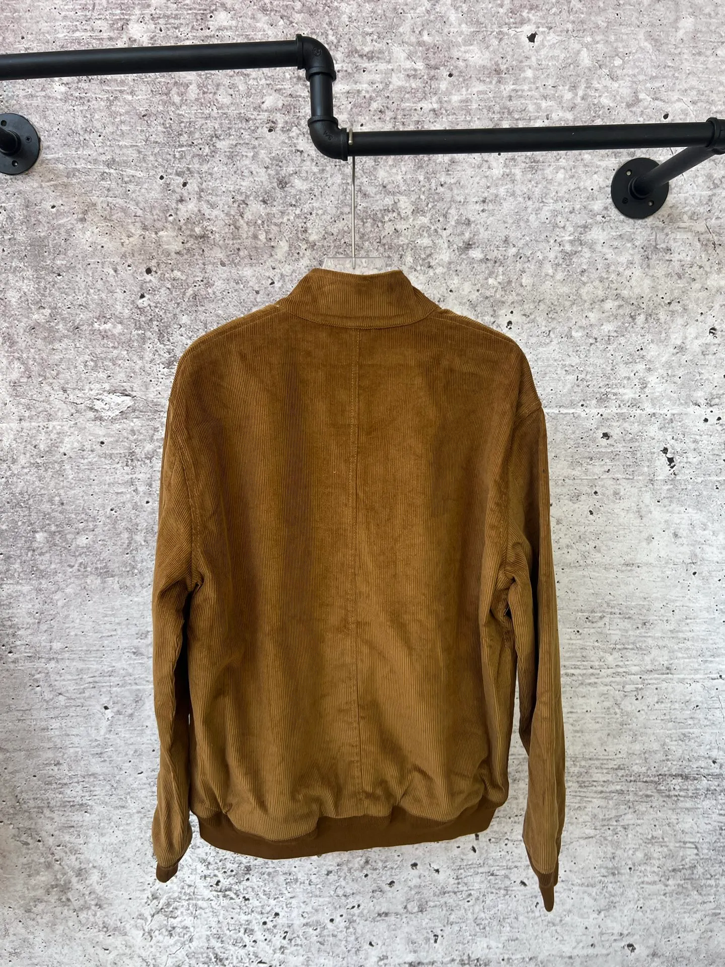 P330 Ralph Lauren autumn old-money style unisex Harrington corduroy jacket. The upper body of major celebrities and Internet celebrities is the same. The short and wide version of the corduroy fabric upper body is soft and comfortable. The inner plaid fabric is made of customized rental accessories and fine workmanship.